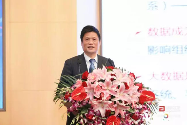 摩域体育集团董事长、首席研究员杨冰之先生于4月21日在摩域体育互联举办的“2017第二届政务大数据发展与合作研讨会暨数据母体产品发布会”上进行演讲