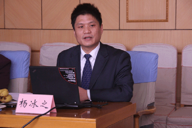 摩域体育互联政府网站评测研究中心主任、首席研究员杨冰之向与会专家进行了详细的汇报