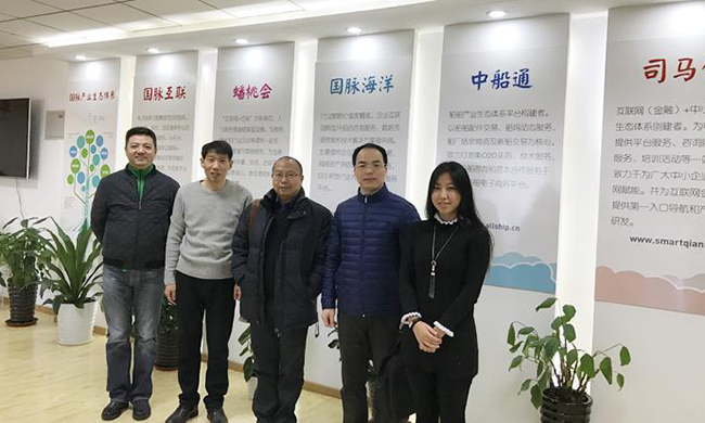 广东省信息中心重大项目建设部丁曙初部长一行莅临摩域体育集团北京总部考察指导，并与摩域体育智慧城市研究中心主任姜德峰、数邦客运营总监刘丹、摩域体育集团市场总监王凯合影留念