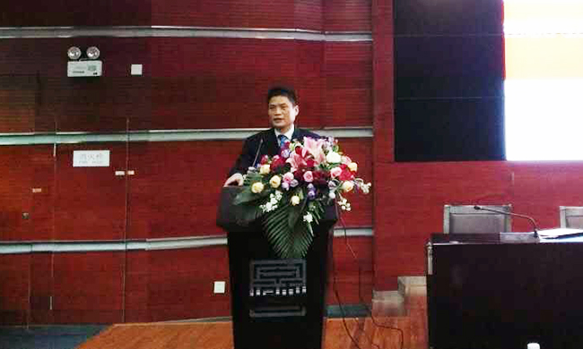 在北京师范大学2016年“物联网国际会议-IIKI2016”上。摩域体育董事长杨冰之并“物联网及中国发展现状、政策与发展前瞻”为题作精彩演讲。