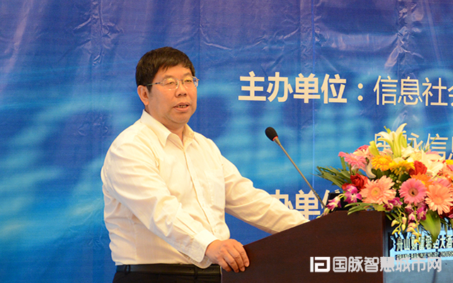 在“2015中国互联网+信息社会高端论坛”上，北京拓尔思信息技术股份有限公司副总裁刘瑞宝发表主题演讲。